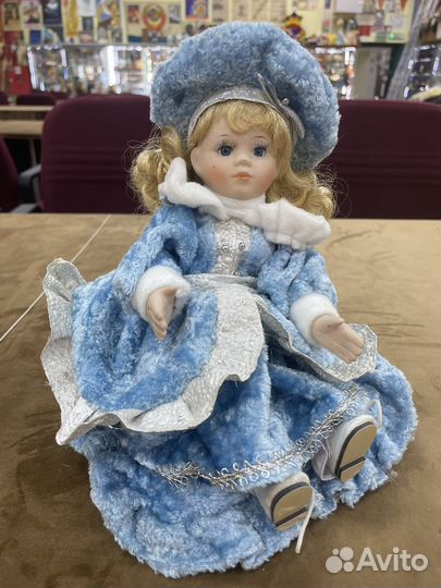 Кукла фарфоровая коллекционная,заводной механизм