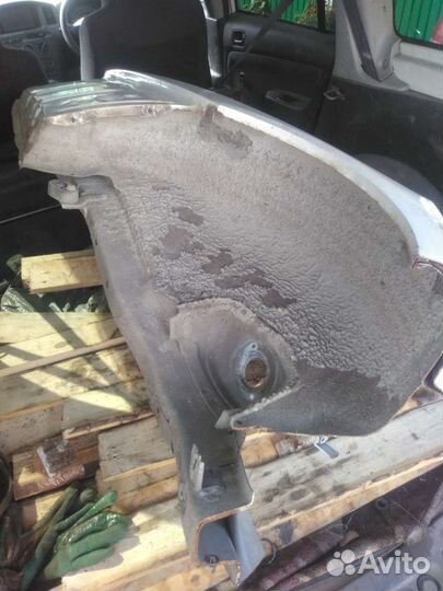 Nissan bluebird крыло