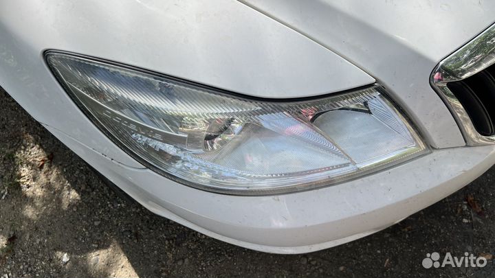 Фара передняя правая на skoda octavia a5