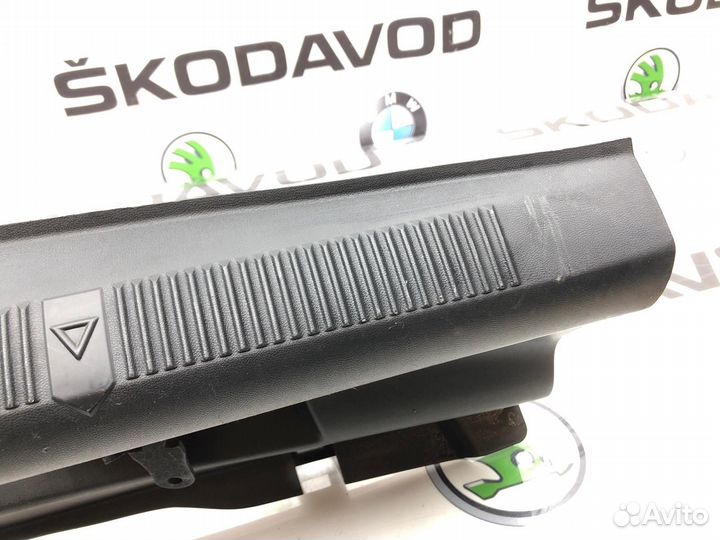 Накладка замка багажника Skoda Octavia A5 (1Z) 1.8