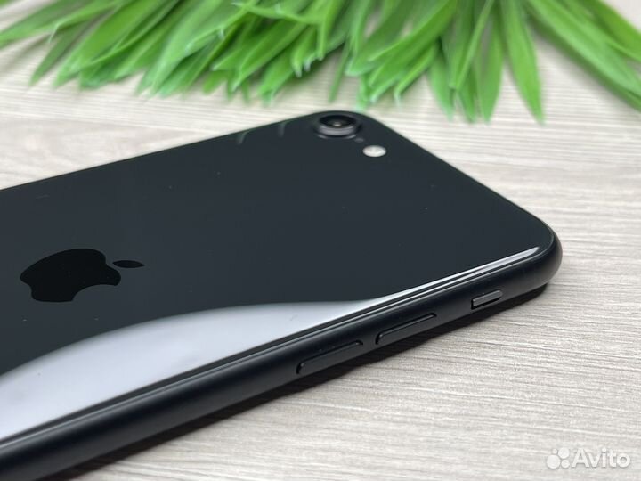 iPhone SE 2020 128GB Black (идеальное состояние)