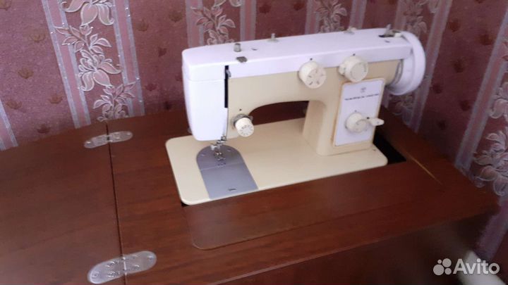 Швейная машина Чайка 142, 2 кресла