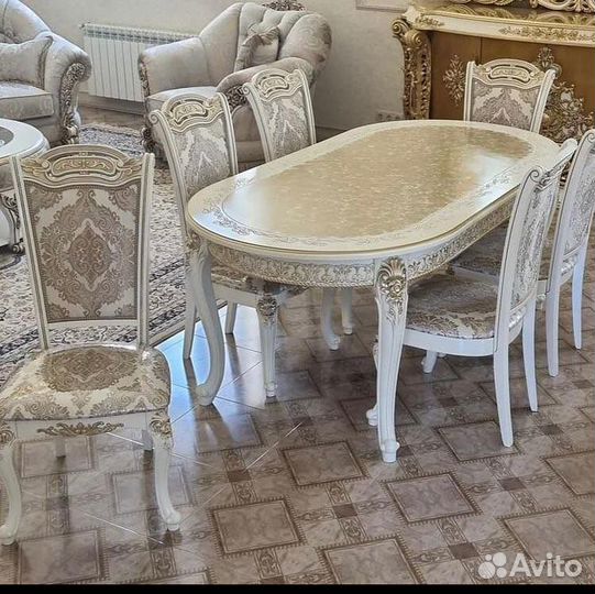 Стол со стульями
