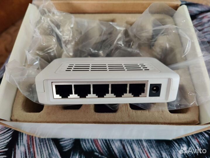 Продам Коммутатор asus GX1005B