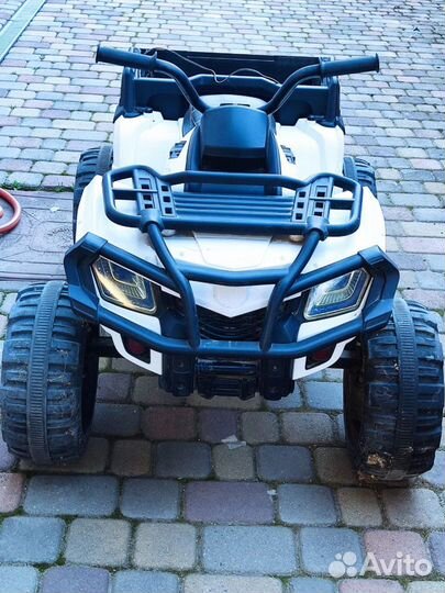 Детский квадроцикл на аккумуляторе