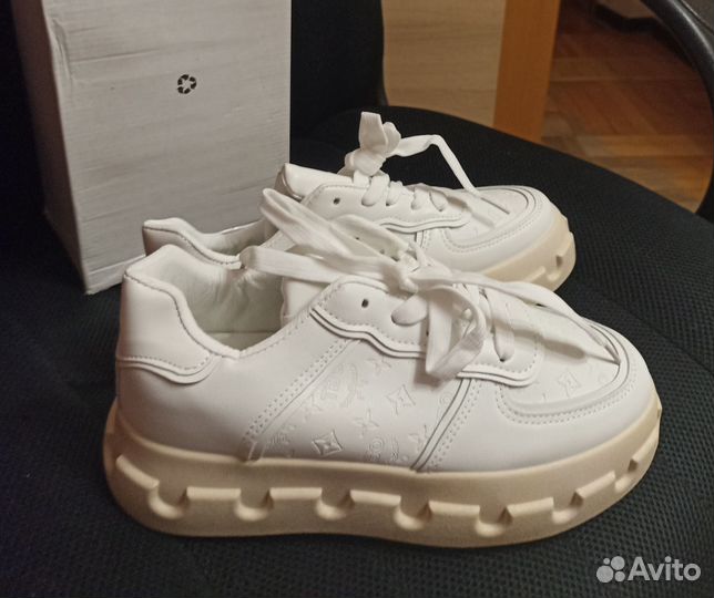 Новые кроссовки