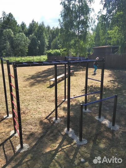 Уличный спортивный комплекс