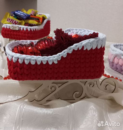 Санки вязаные, корзина для подарков