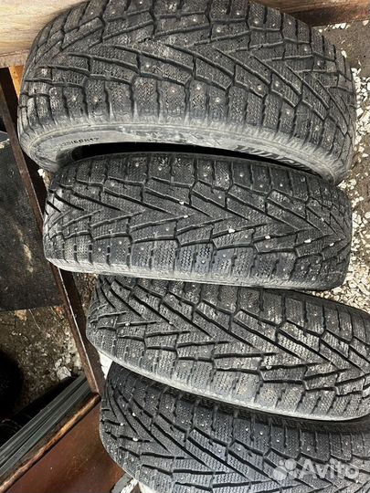 Roadstone Winguard WinSpike SUV 225/60 R17