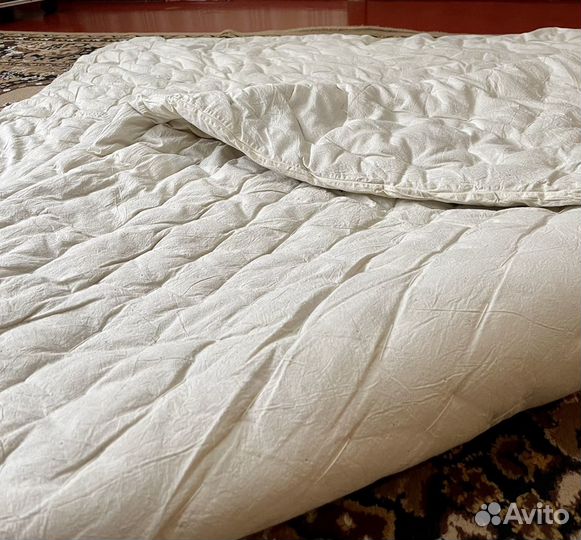 Новое одеяло из натуральной овечьей шерст