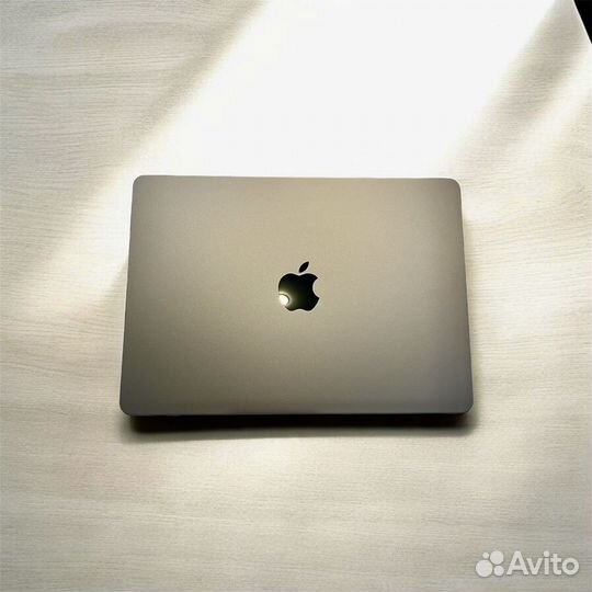 Apple macbook air 13 2022 m2