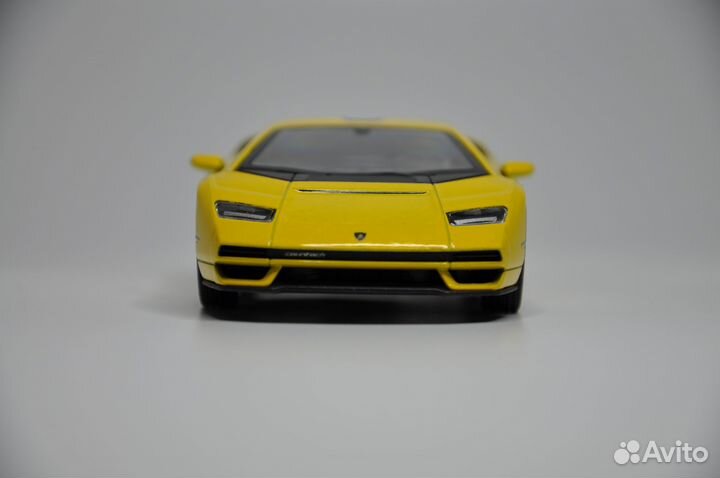 Модель автомобиля Lamborghini Countach LPI металл
