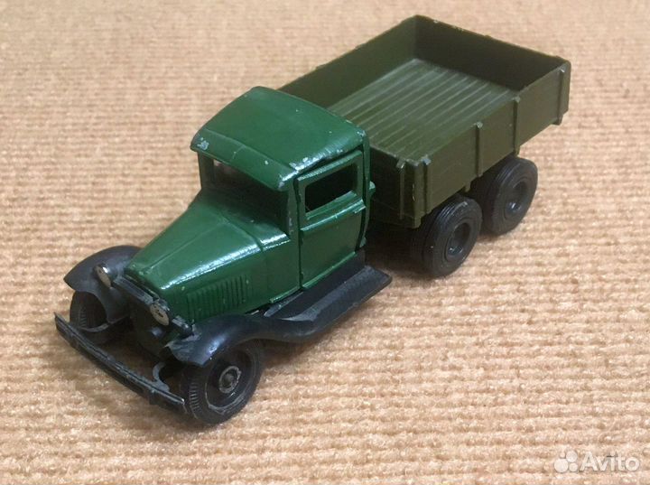 Модель газ-ааа 1:43 СССР без коробки