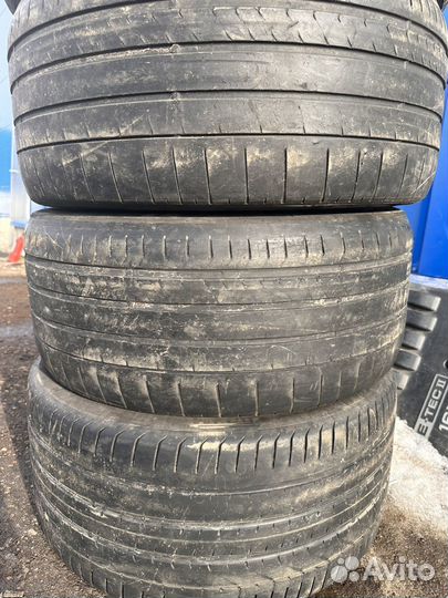 Pirelli P Zero 295/35 R21 и 315/30 R22