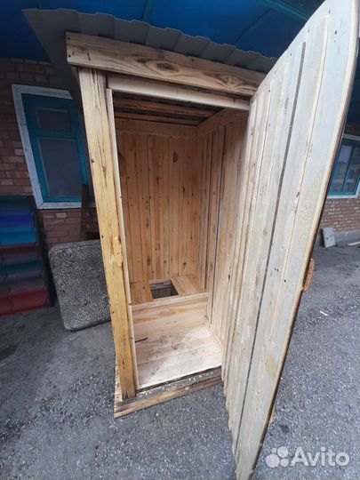 Уличный туалет деревянный