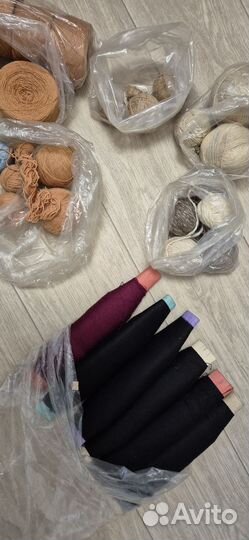 Шерстяные и полушерстяные нитки