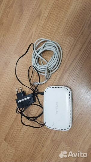 Роутер с кабелем, проводом