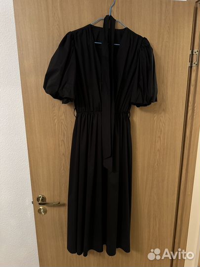 Длинное вечернее платье с рукавами фонариками