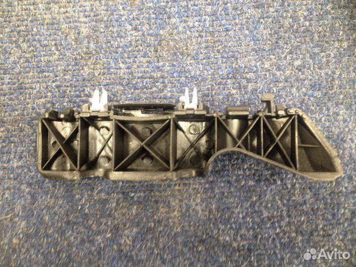 Кронштейн бампера перед правый на Hyundai Solaris