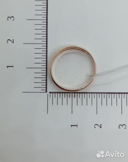 Золотое обручальное кольцо с камнем 16,5р