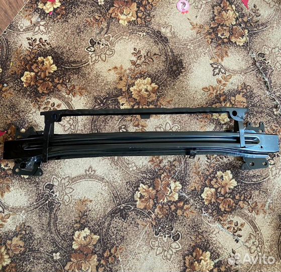 Усилитель бампера на Skoda Octavia 2007 год