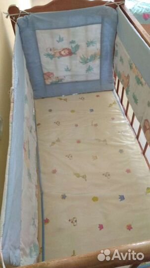 Детская кроватка с маятником