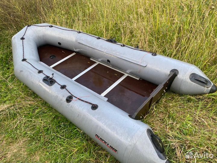 Лодка с мотором