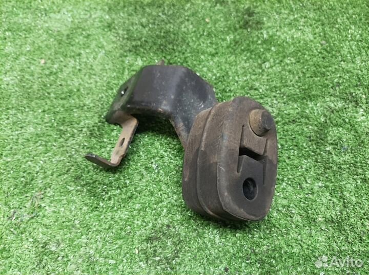 Кронштейн глушителя VW Sharan 2010