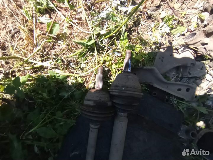 Привод передний левый Volkswagen Vento/Golf 3