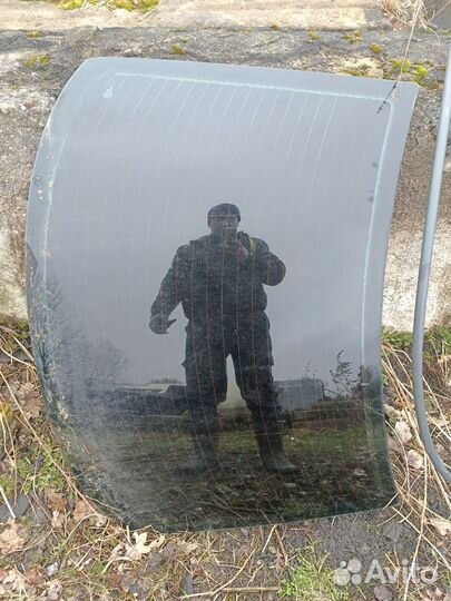 Стекло заднее Ауди А4