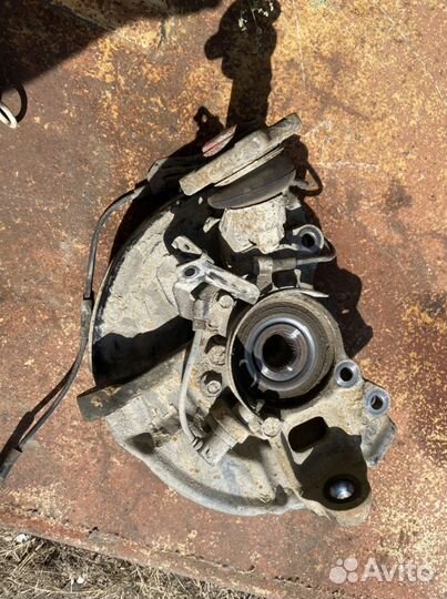 Поворотный кулак Mitsubishi Pajeeo Sport 2 L200