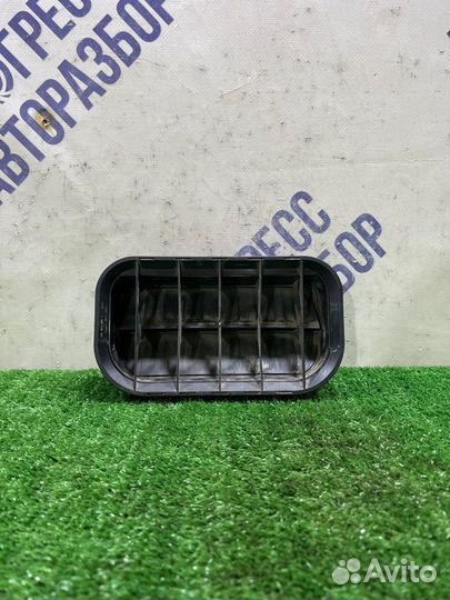 Воздушный клапан кузова задний правый Skoda Superb