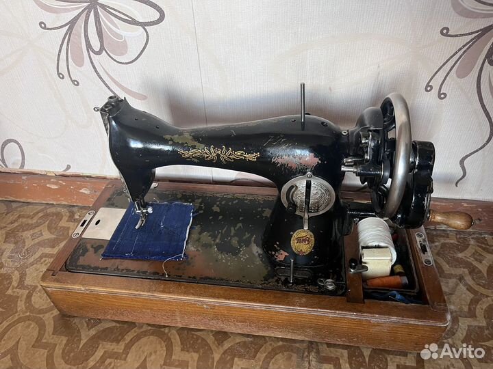 Швейная машина Подольск ручная