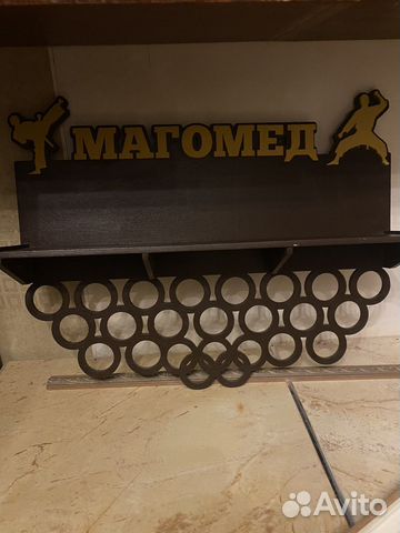 Медальница с полкой