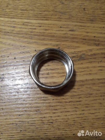 Гайка для подводки воды на колонку