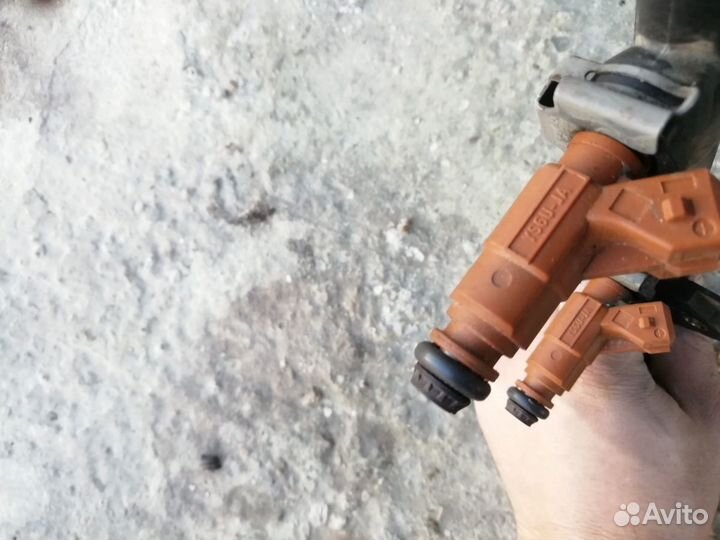 Топливная рампа с форсунками форд фокус 1