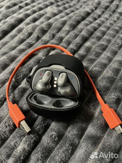 Беспроводные наушники JBL tune220TWS