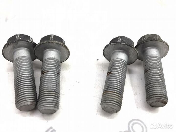 Болт крепления задней ступицы Nissan Teana (J32)