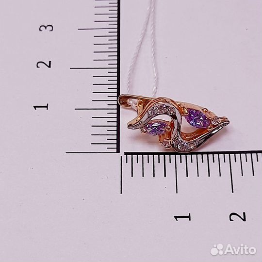 Золотые серьги с камнем