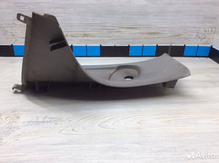 Обшивка стойки задняя правая Mitsubishi L200 KB