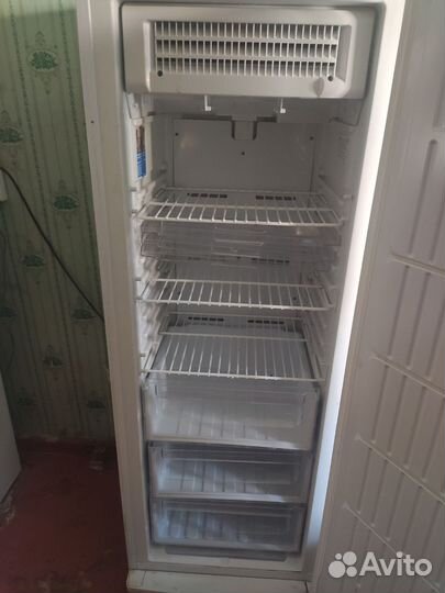 Морозилка вертикальная