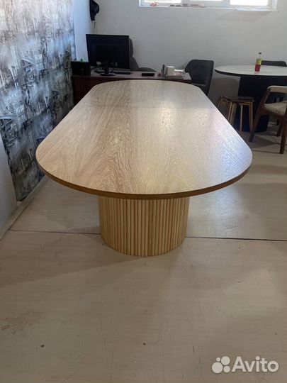 Кухонный стол из керамогранита овальный