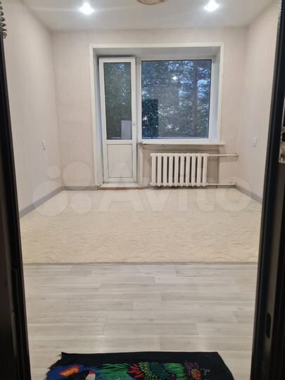 Комната 13 м² в > 9-к., 2/4 эт.