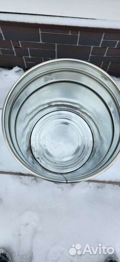 Железное ведро с крышкой хомутом