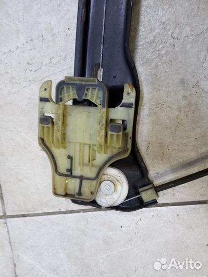 Стеклоподъемник электр. задний правый Jeep Grand C