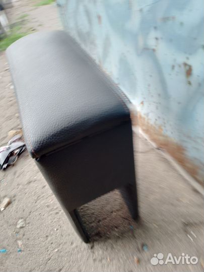 Подлокотник на Тойота платц