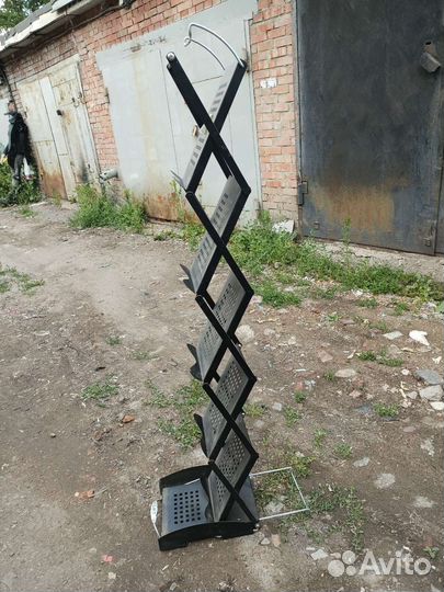 Полка под рекламную печатную продукцию