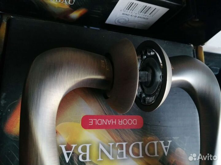 Комплект дверных ручек, петель