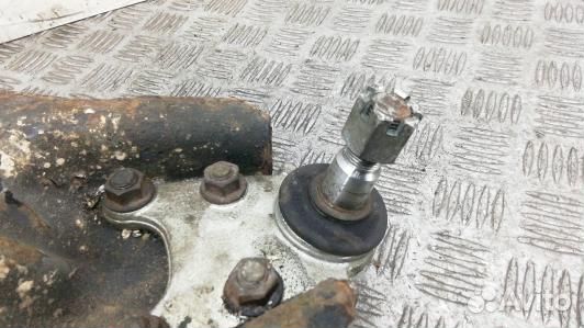 Рычаг передний нижний правый isuzu trooper 1 LS (9