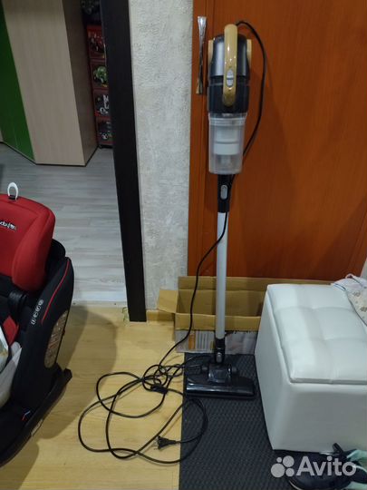 Пылесос вертикальный dexp MS-1000H черный